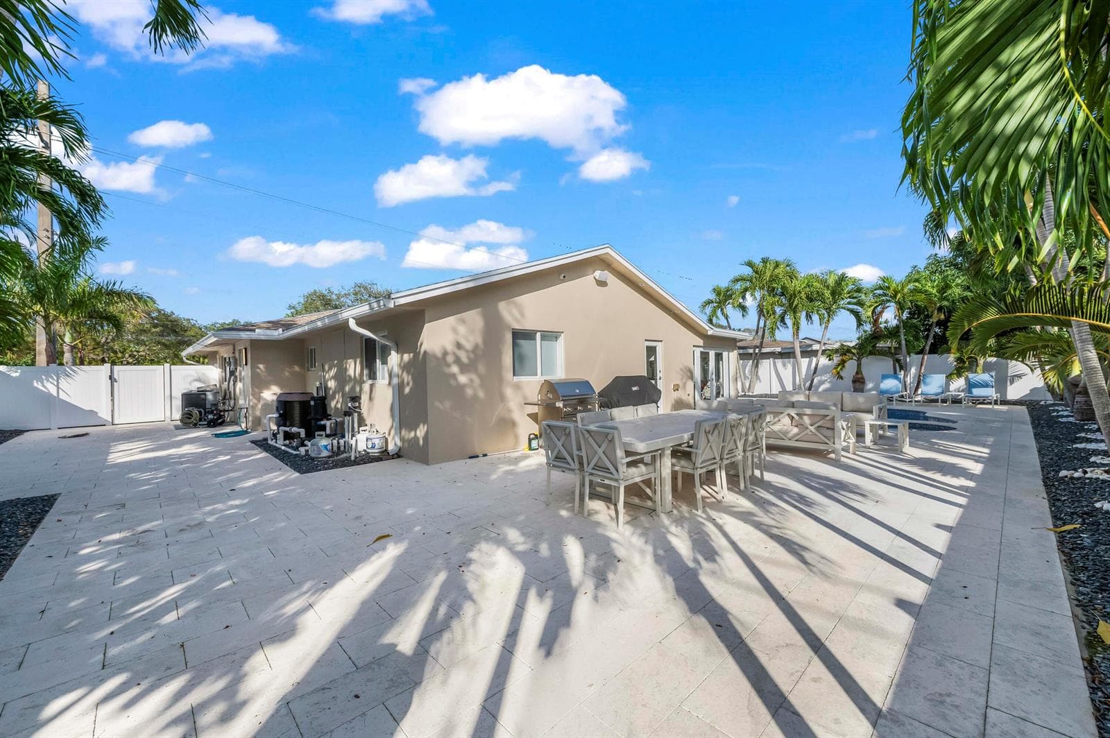 Large Fenced Yard
