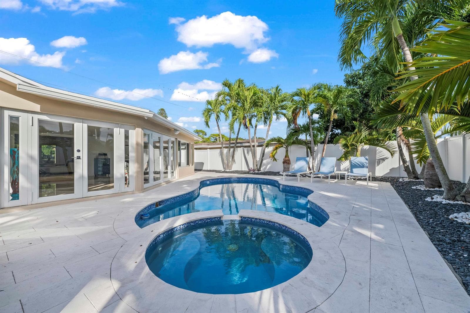 Heated Pool / Jacuzzi