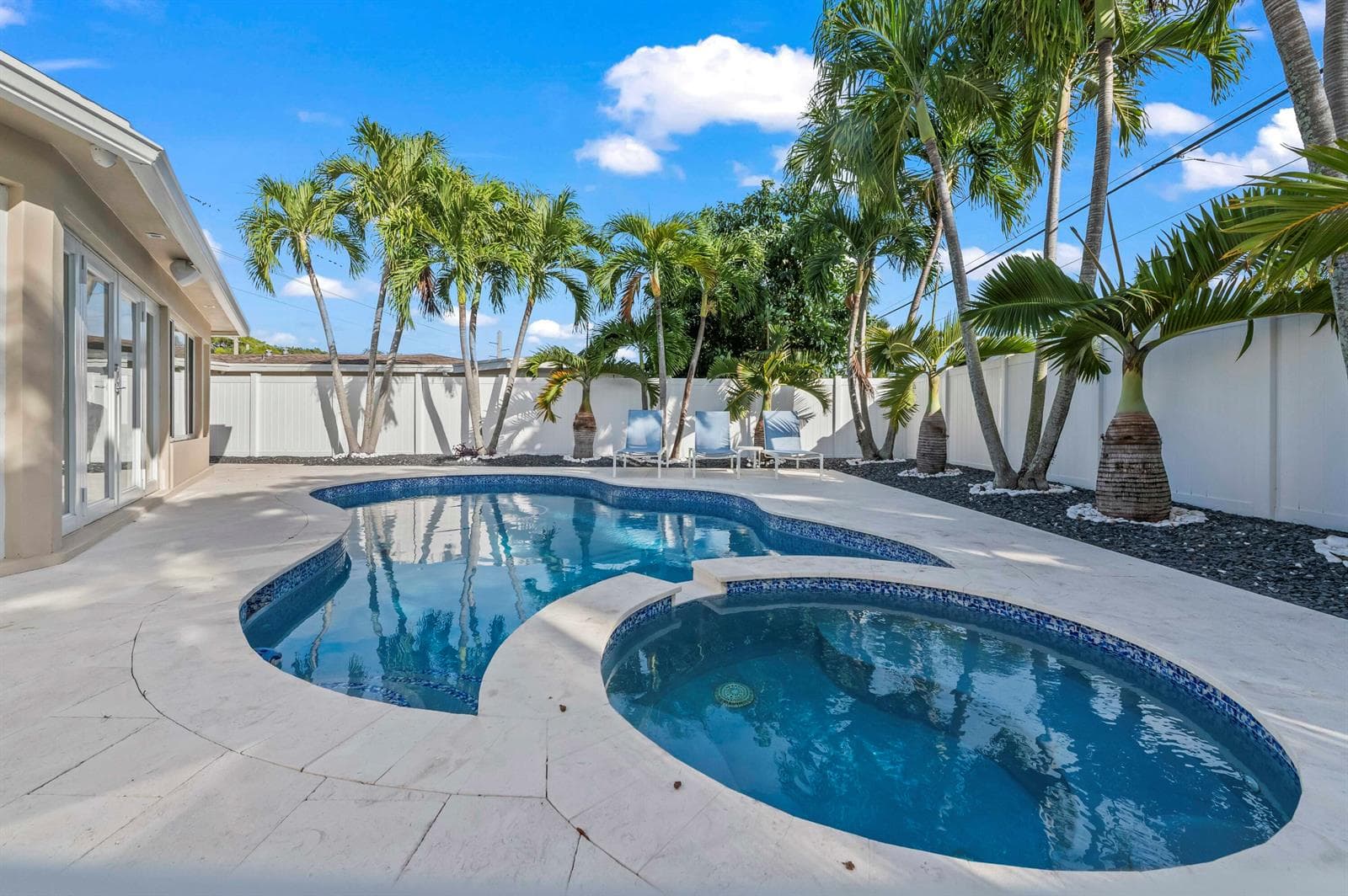 Heated Pool / Jacuzzi