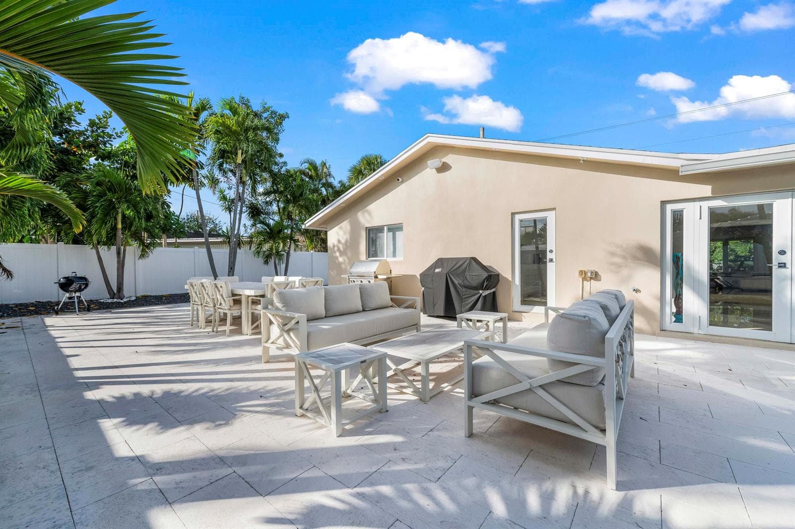Large Fenced Yard