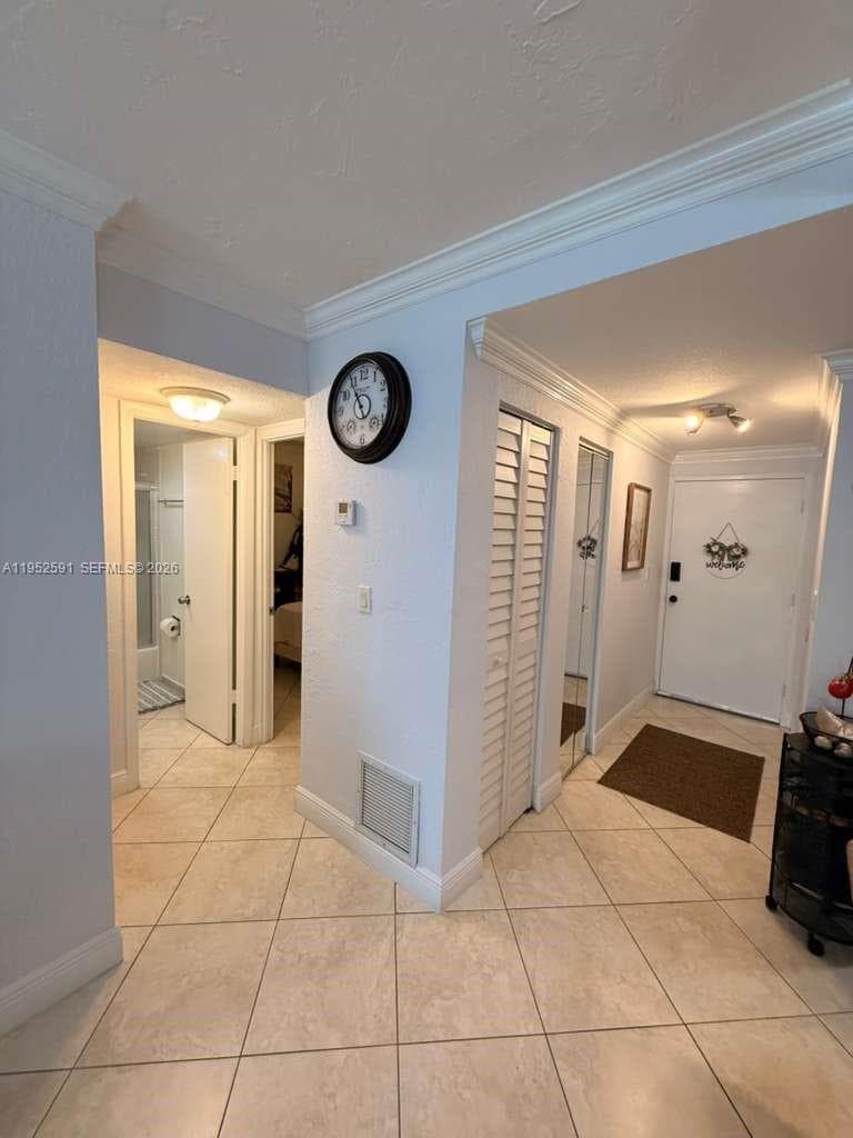 EL LAGO CONDO · #E207 in Miami - Photo 3