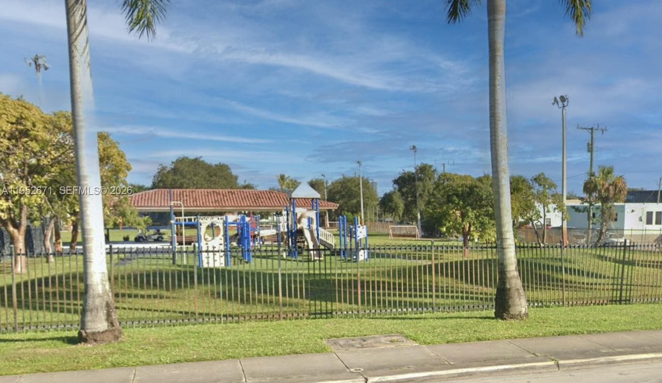 ROCKMOOR VILLA TRACK · #2 in Miami - Photo 13