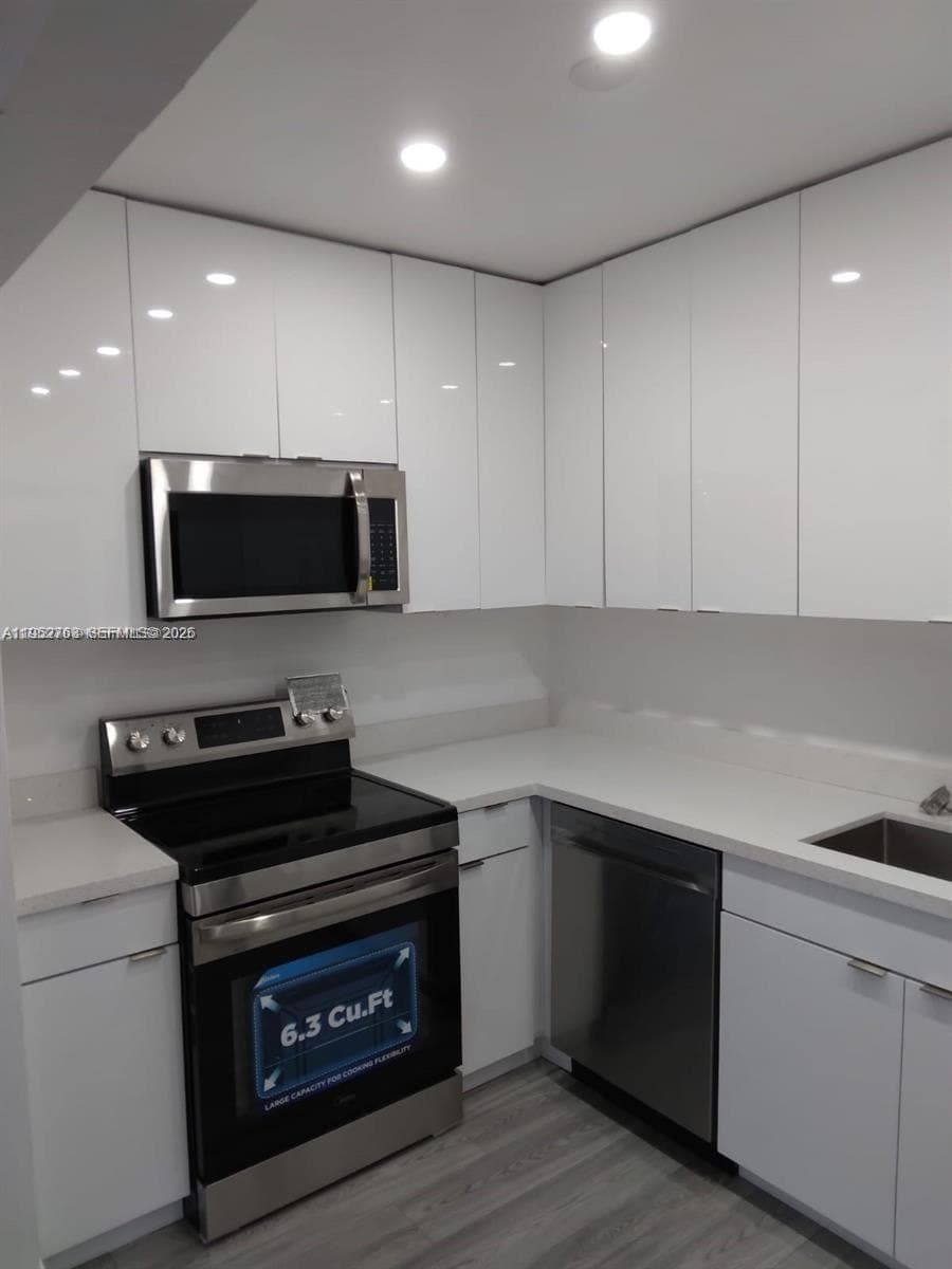 17 GREEN CONDO · #105 in Hallandale Beach - Photo 2