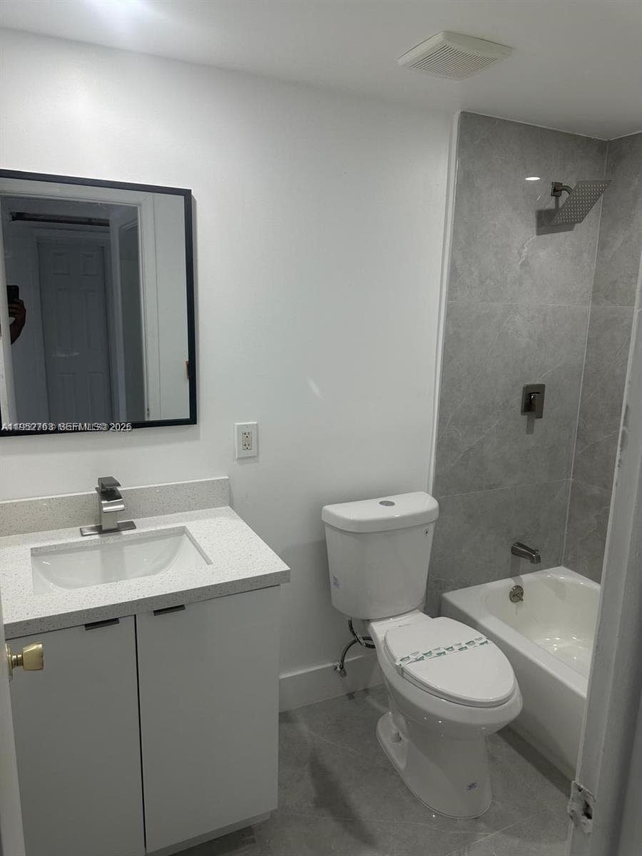 17 GREEN CONDO · #105 in Hallandale Beach - Photo 13