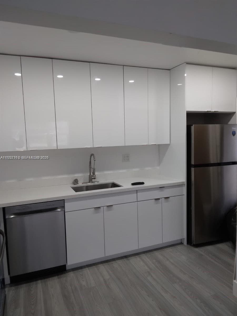 17 GREEN CONDO · #105 in Hallandale Beach - Photo 3