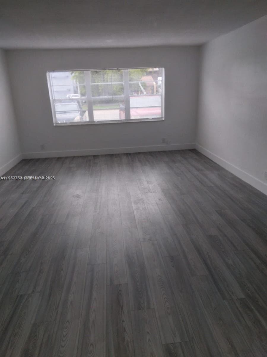 17 GREEN CONDO · #105 in Hallandale Beach - Photo 5