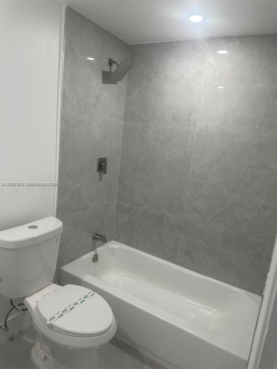 17 GREEN CONDO · #105 in Hallandale Beach - Photo 14
