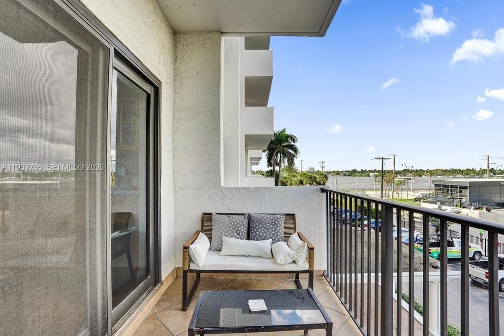 SUMMIT CONDO · #310N in Hollywood - Photo 14