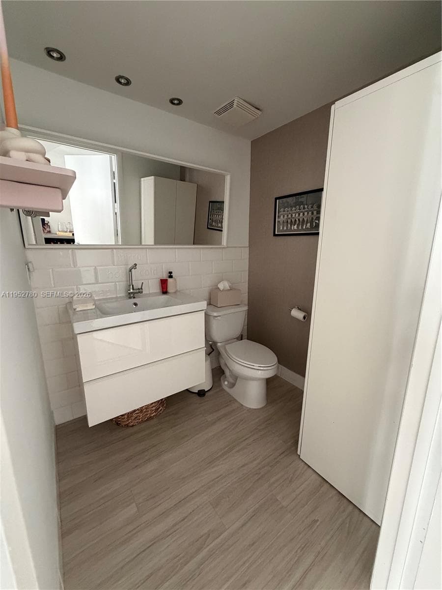 NEO VERTIKA CONDO · #2524 in Miami - Photo 8
