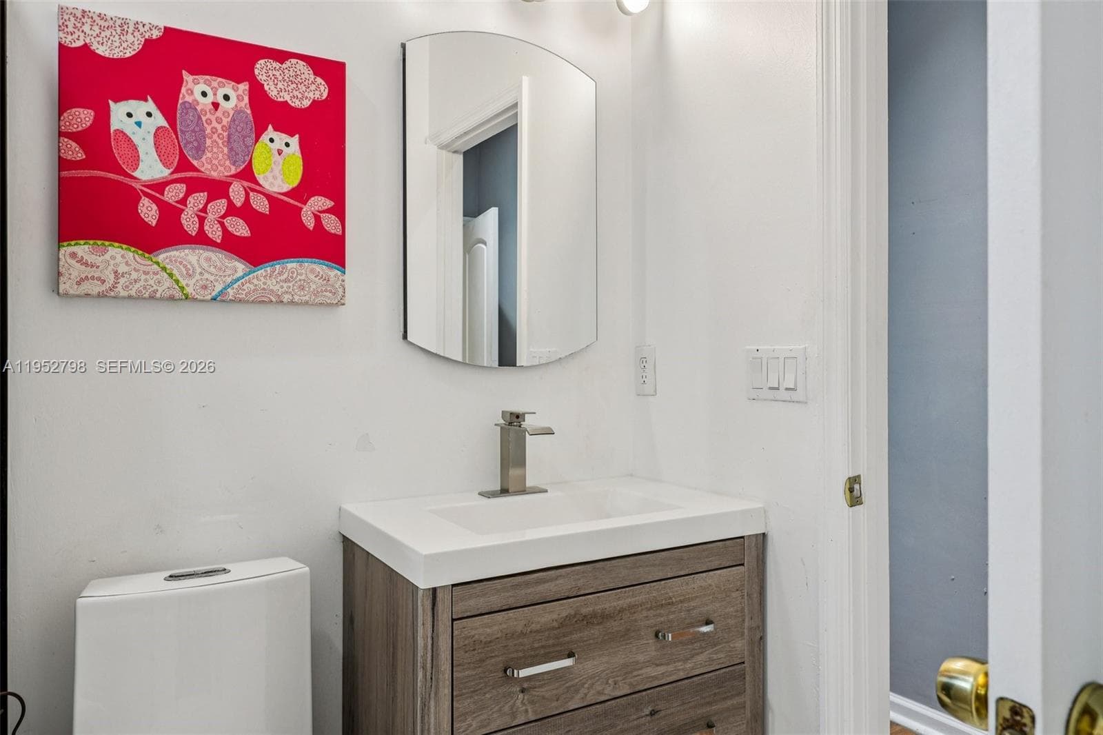 Full Bathroom 2
