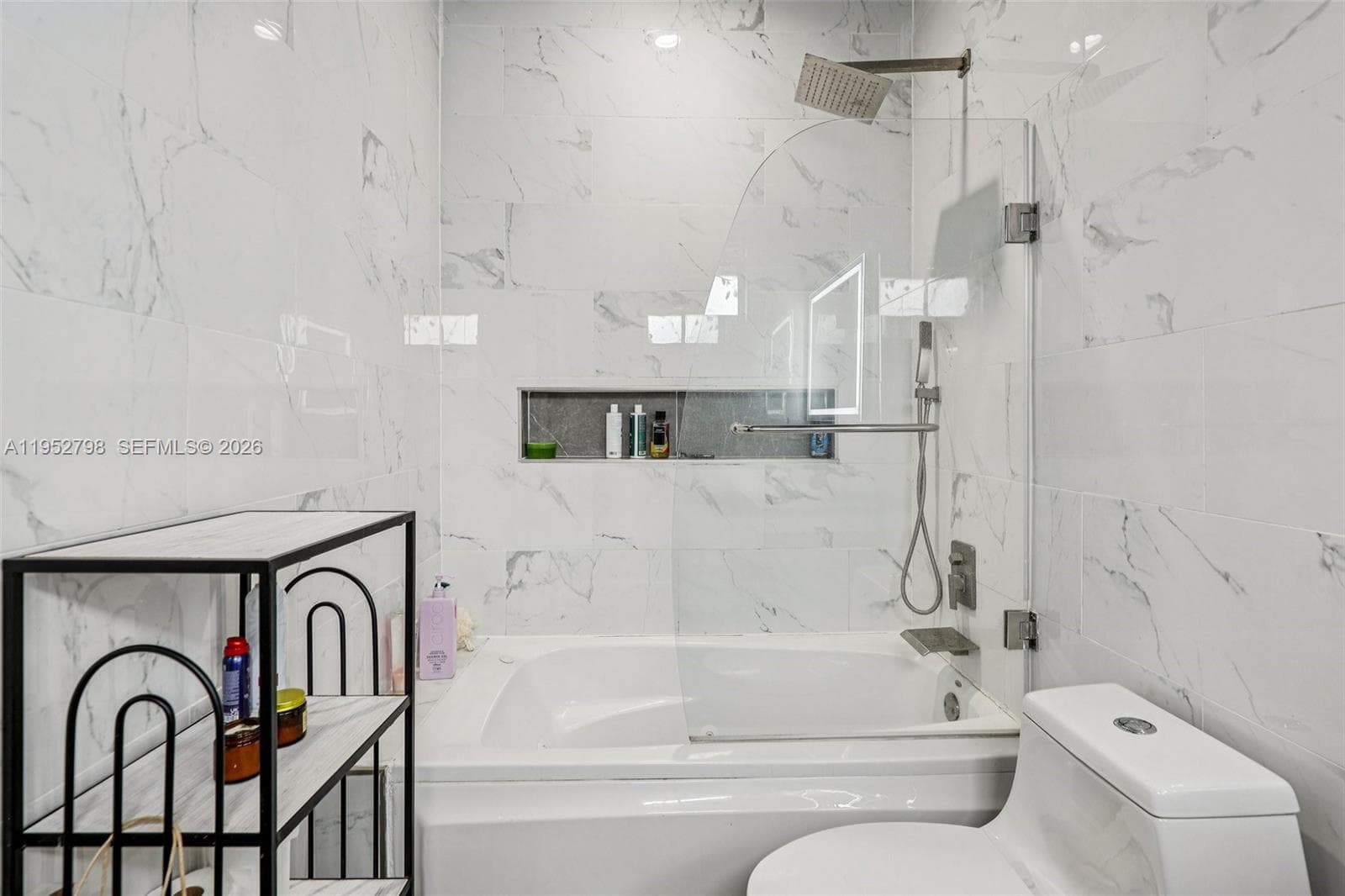 En suite Master Bathroom