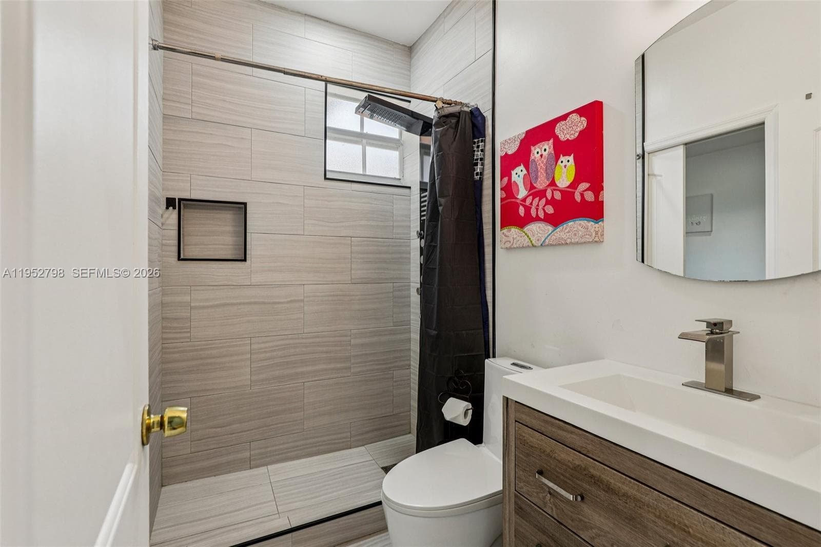Full Bathroom 2