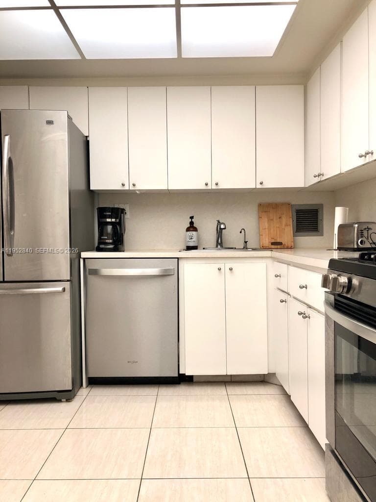 PARKER TOWER CONDO · #1901 in Hallandale Beach - Photo 8