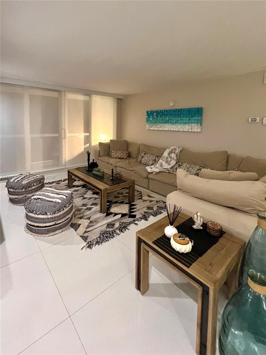 AQUASOL CONDOMINIUM · #5P in Miami Beach - Photo 2