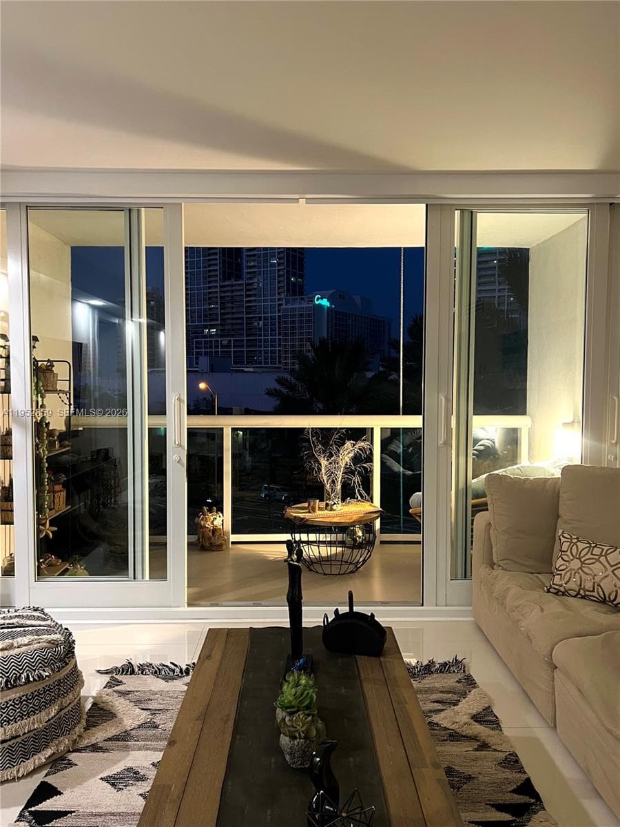 AQUASOL CONDOMINIUM · #5P in Miami Beach - Photo 4