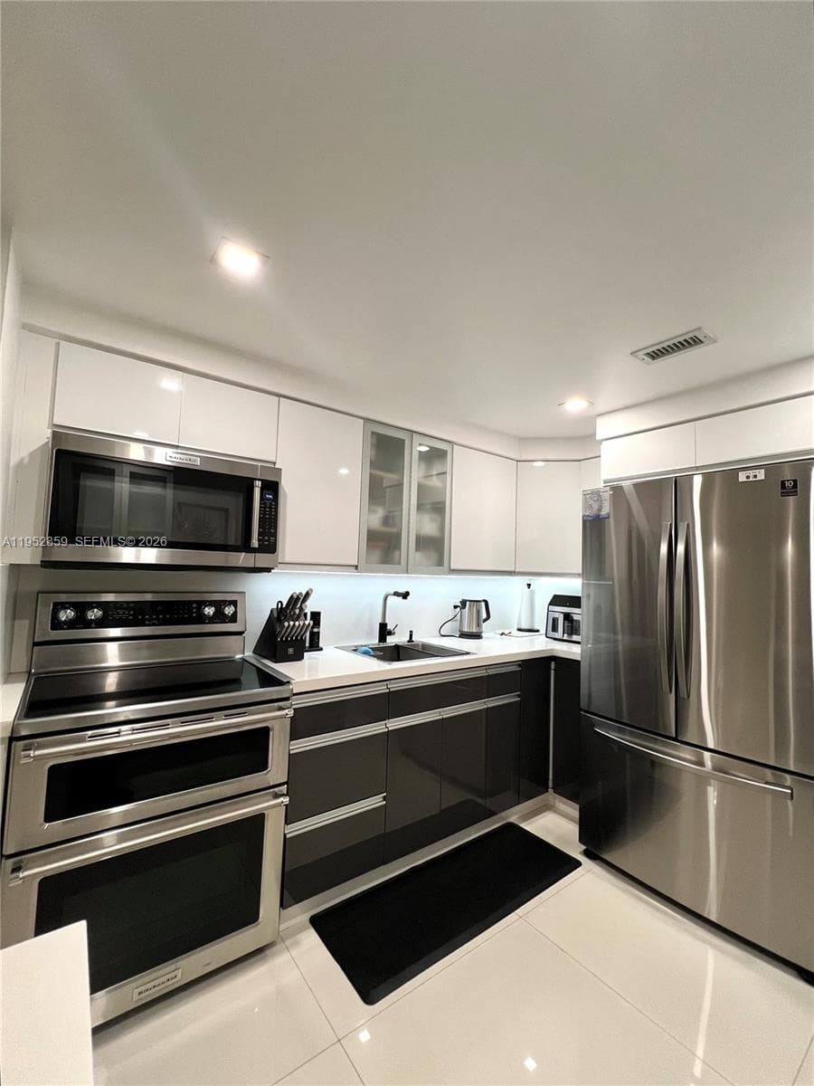 AQUASOL CONDOMINIUM · #5P in Miami Beach - Photo 8