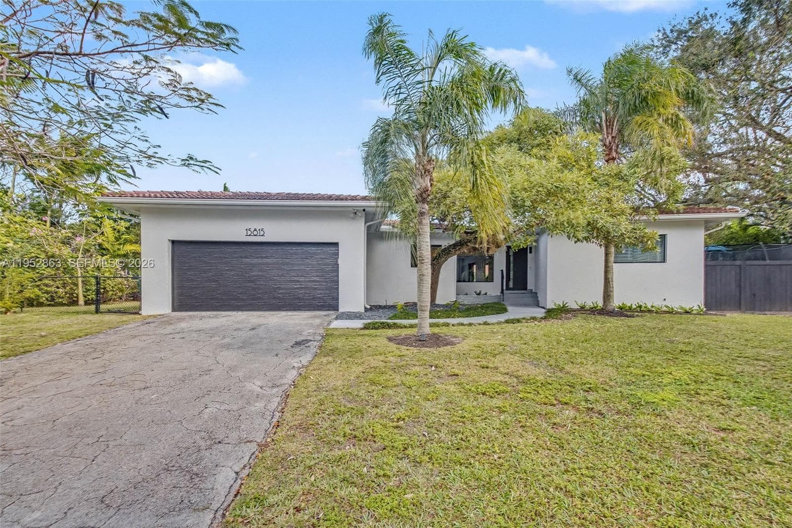 15815 SW 85th Ave photo 1