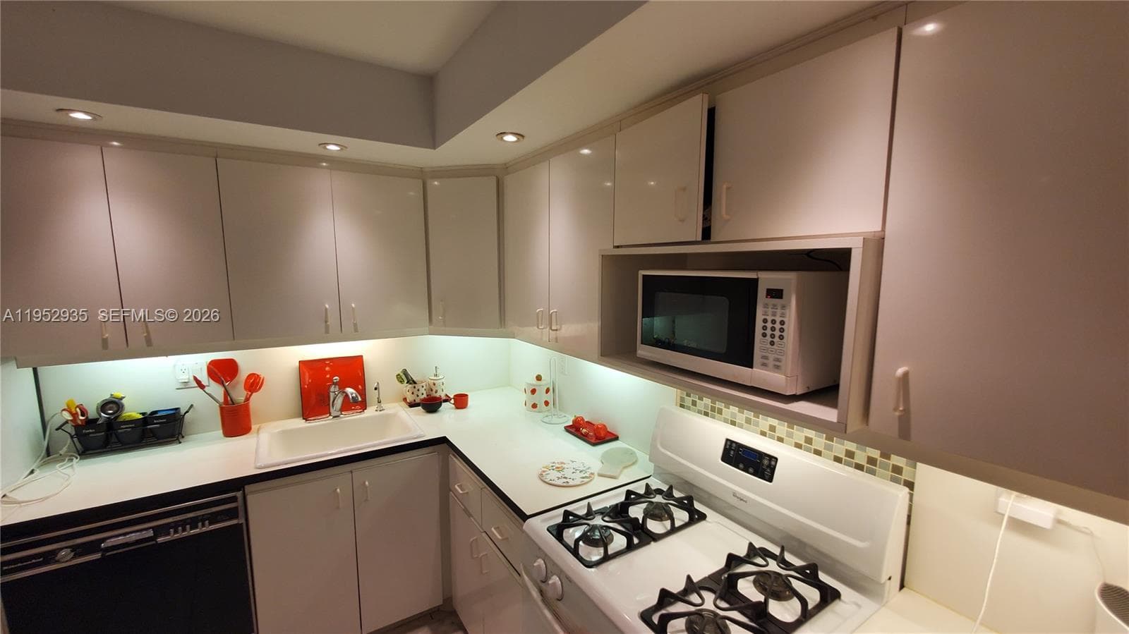 Parker Plaza · #401 in Hallandale Beach - Photo 2