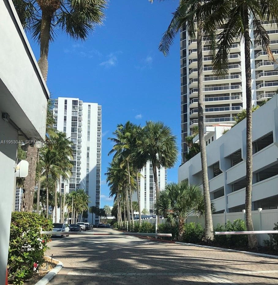 WATERVIEW CONDO · #1448 in Aventura - Photo 3