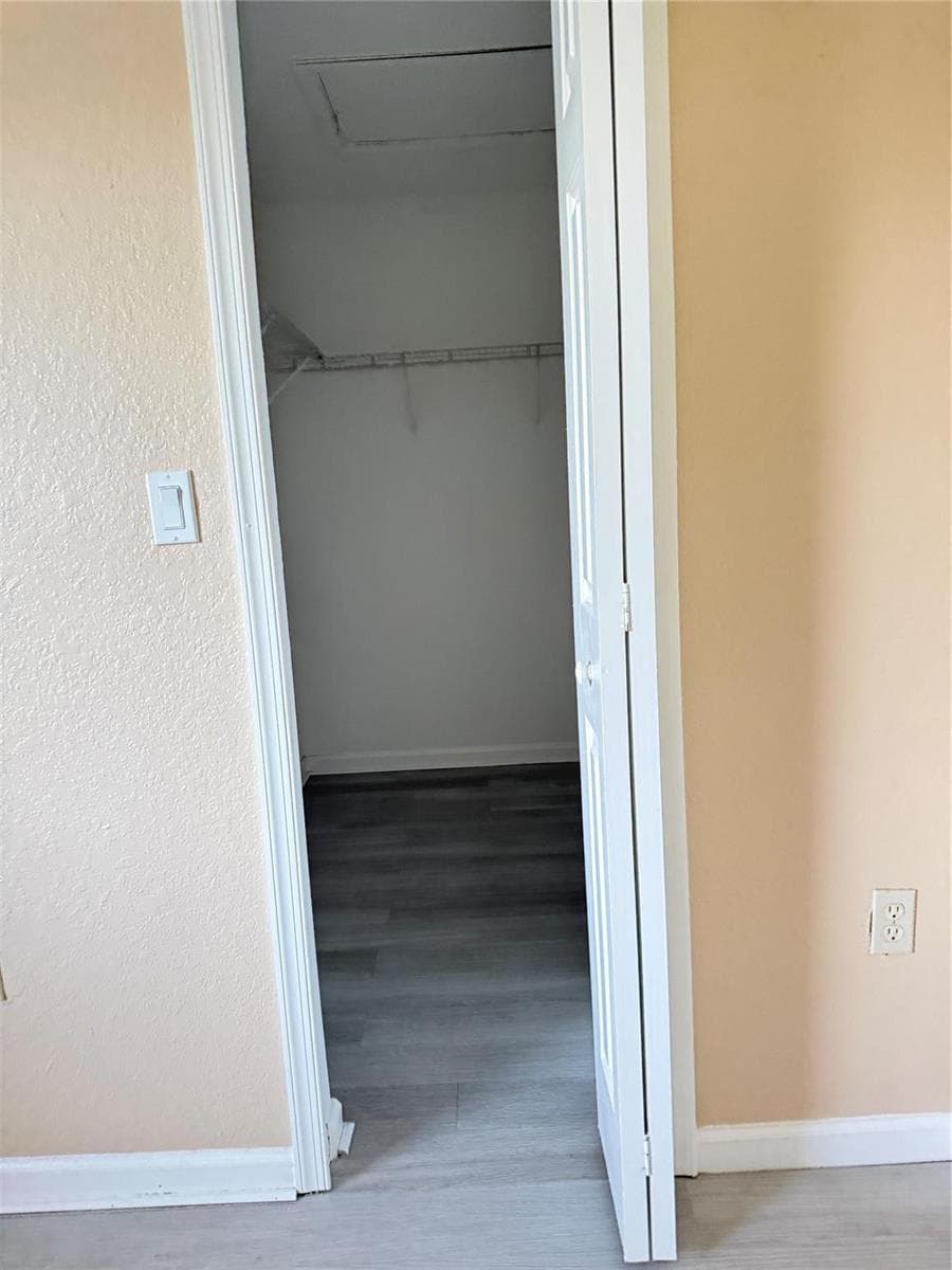Walking Closet