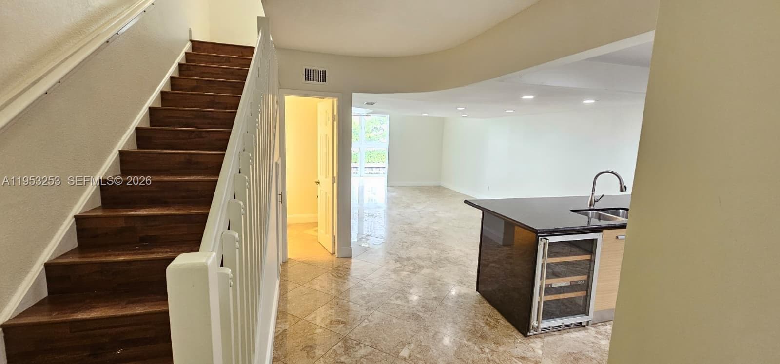 SANDPIPER CONDO · #32 in North Miami Beach - Photo 2