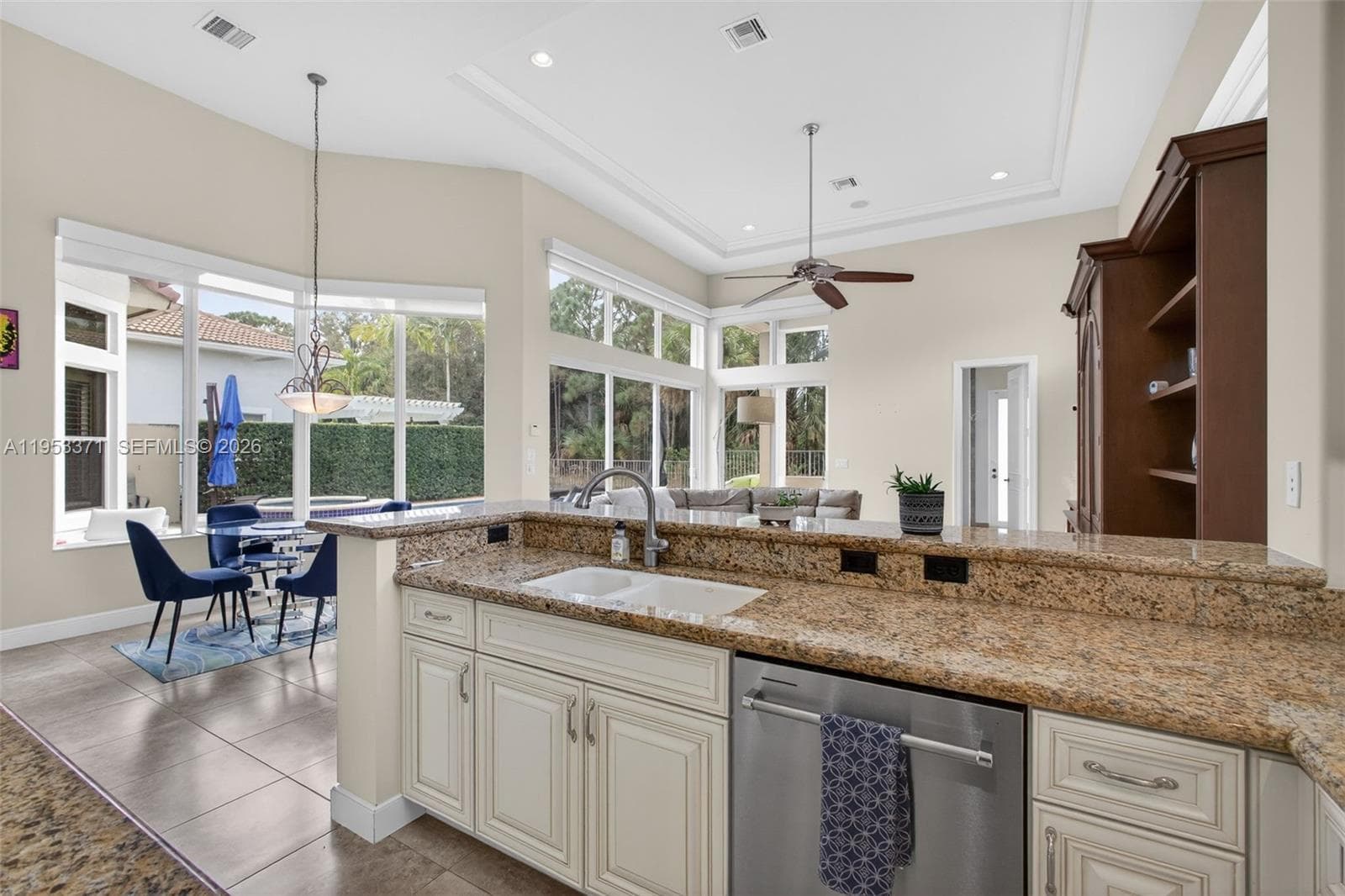 307 Charroux Dr photo 27