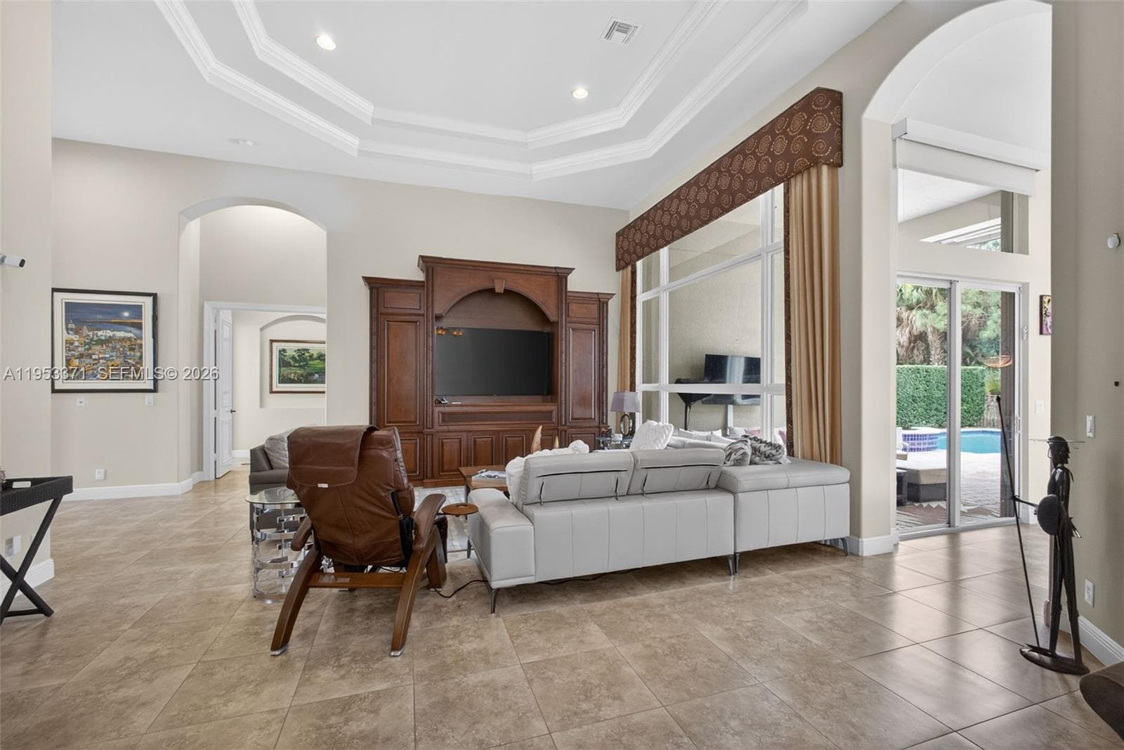 307 Charroux Dr photo 10