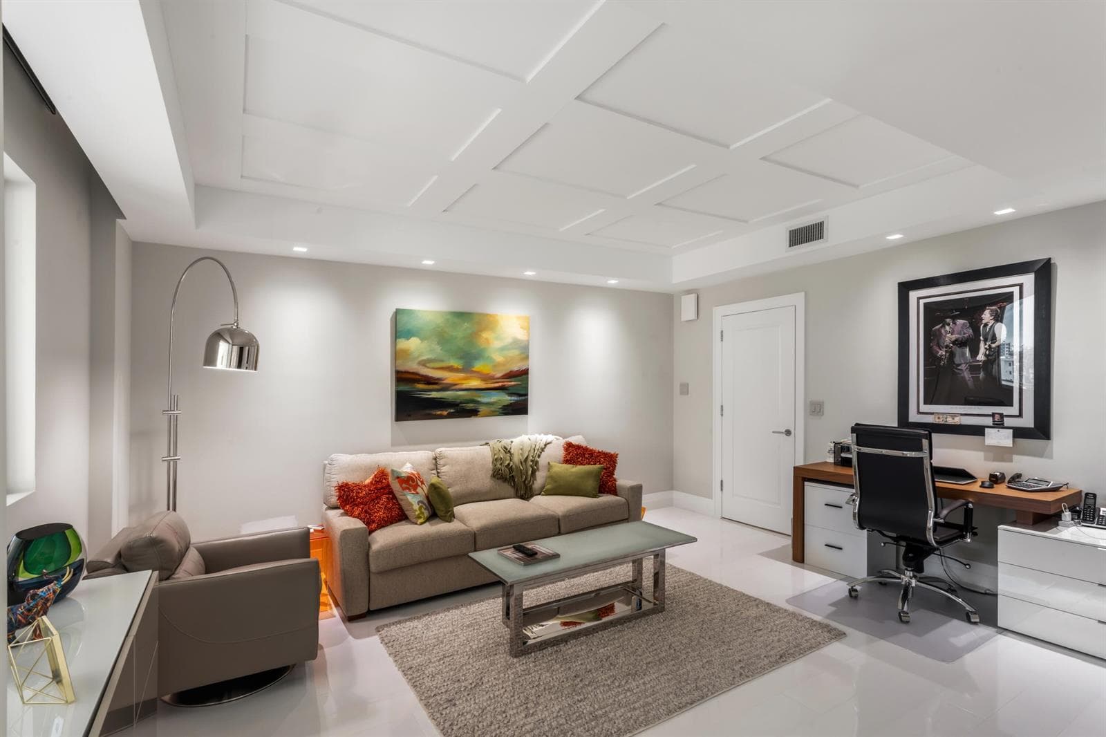mls_SITTING_ROOM_ANGLE_EB