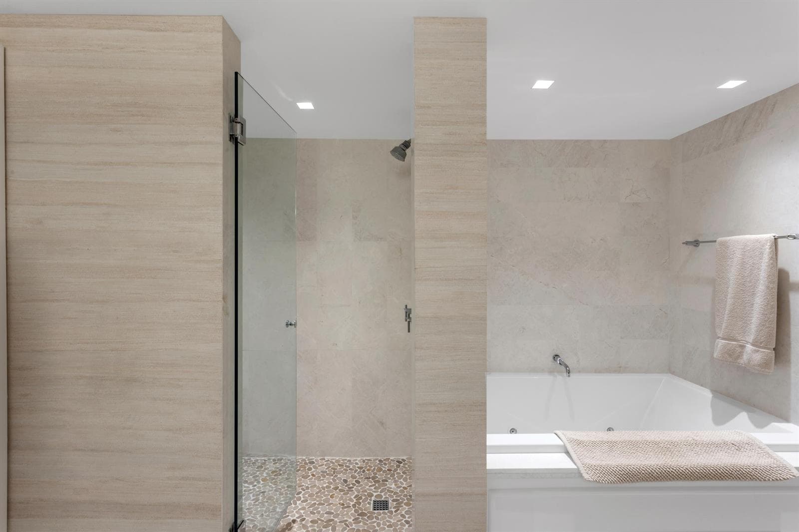 mls_BATHROOM_DETAIL_EB