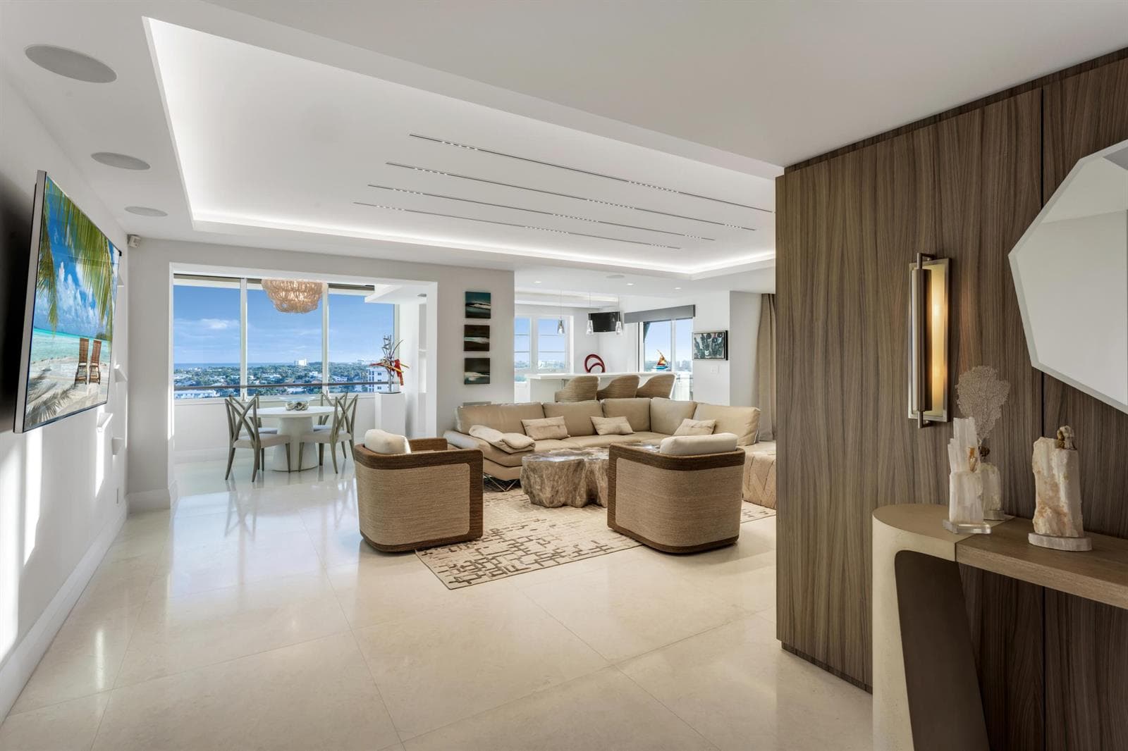 mls_FOYER_TO_LIVING_ANGLE_EB