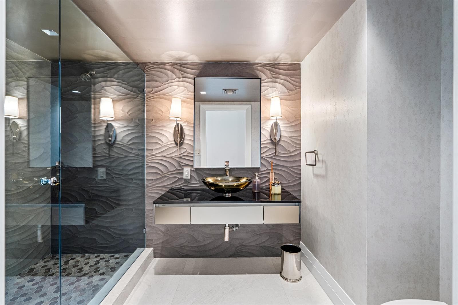 mls_BATHROOM_2_DT