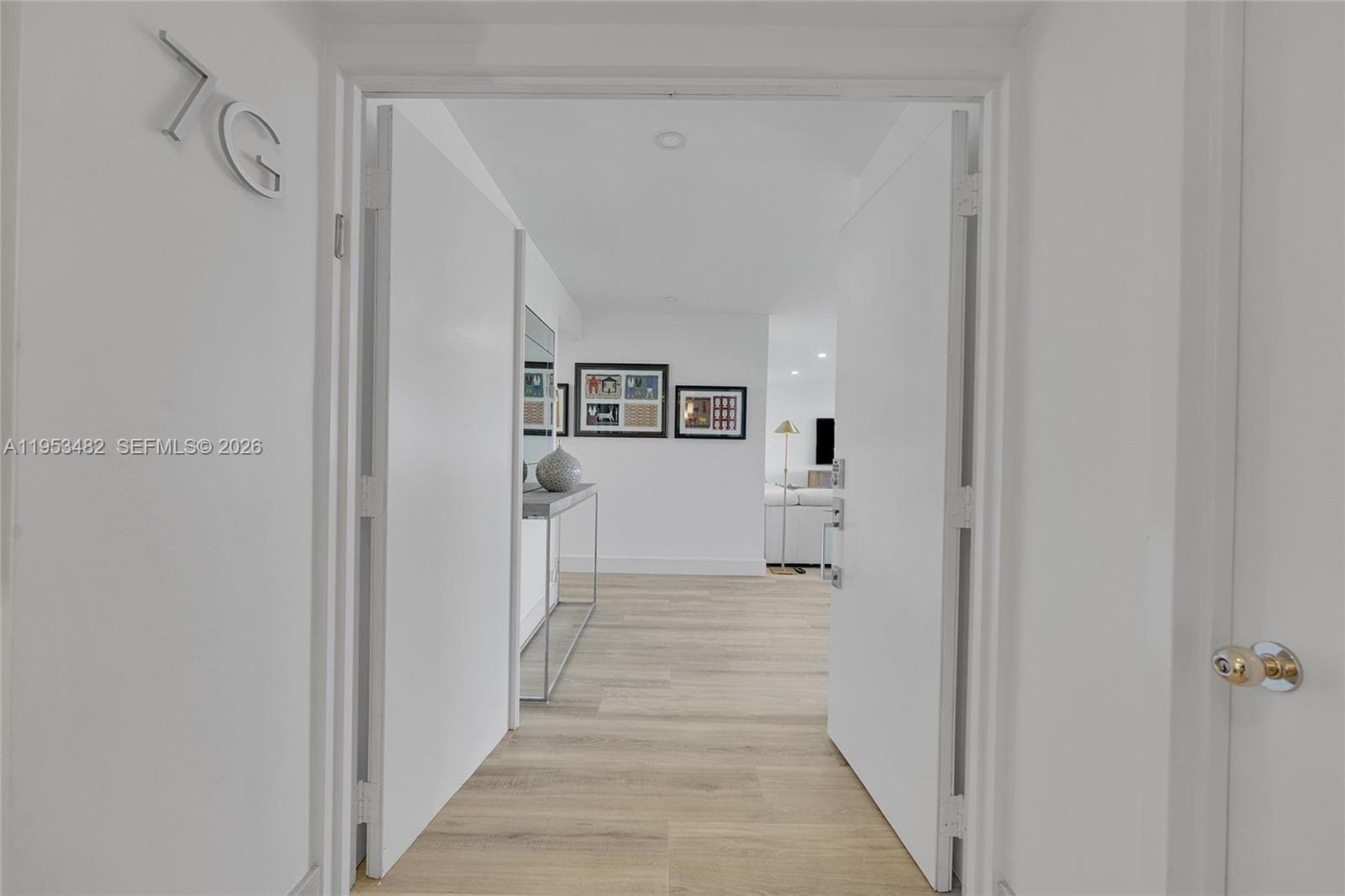 Semi-private foyer shared with one neighbor