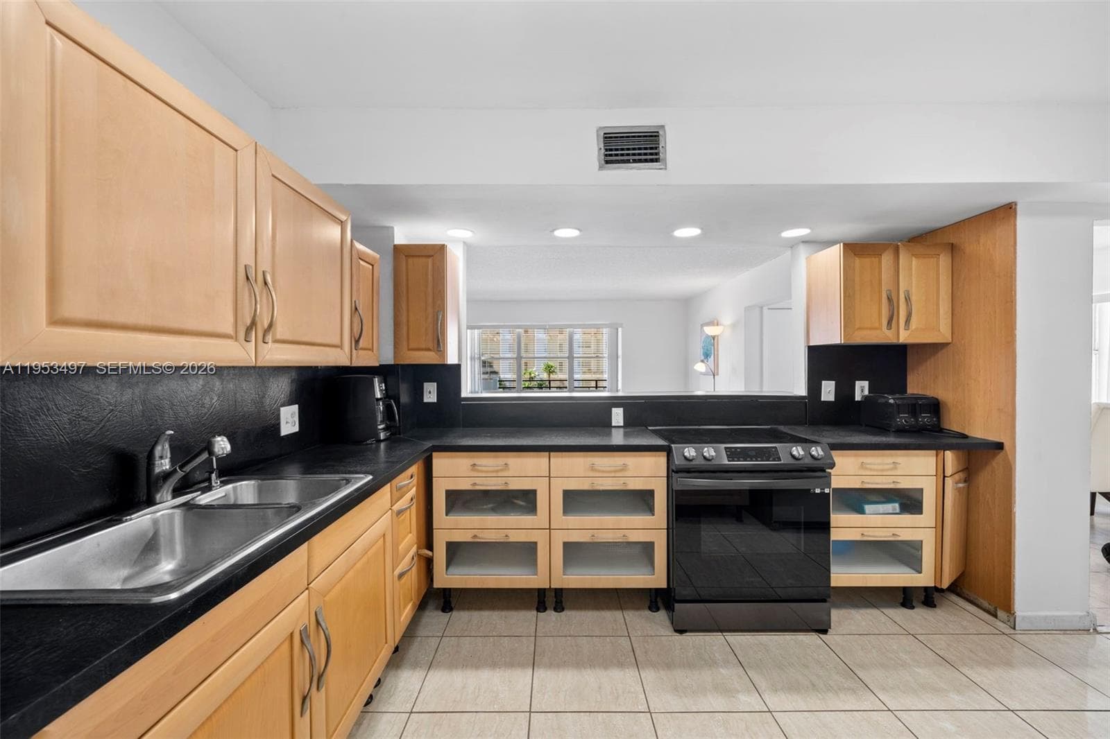 OCEAN VIEW TOWERS CONDO · #304 in Hallandale Beach - Photo 16