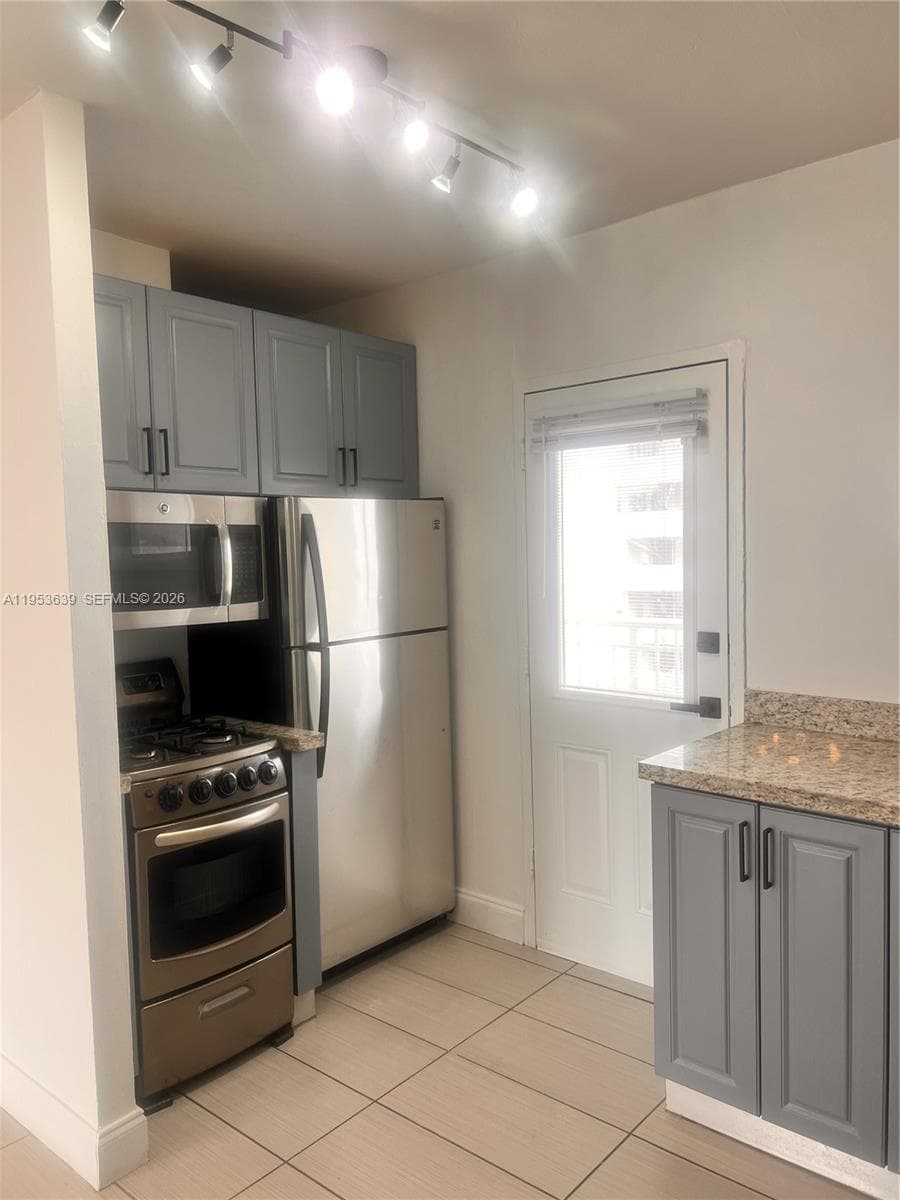 LINCOLN TOWERS CONDO · #B902 in Miami Beach - Photo 7