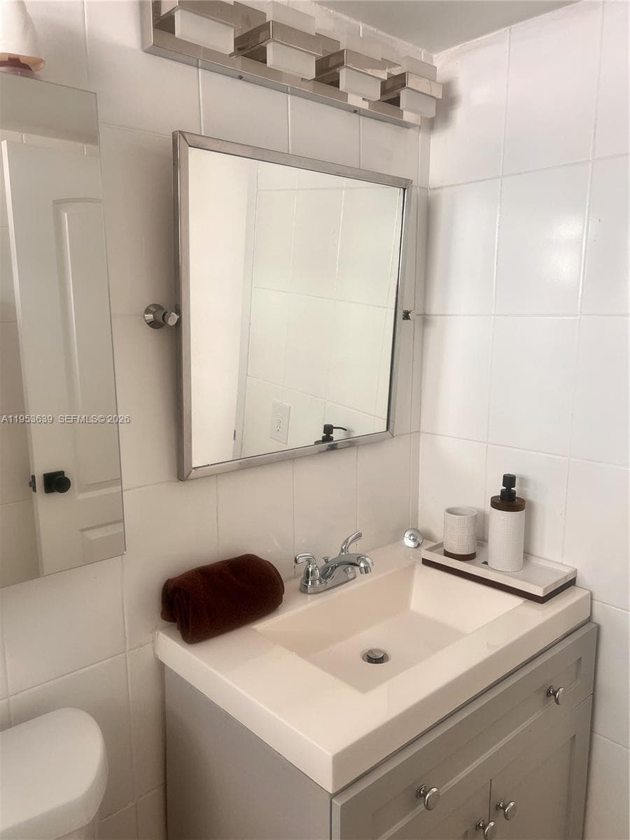 LINCOLN TOWERS CONDO · #B902 in Miami Beach - Photo 10