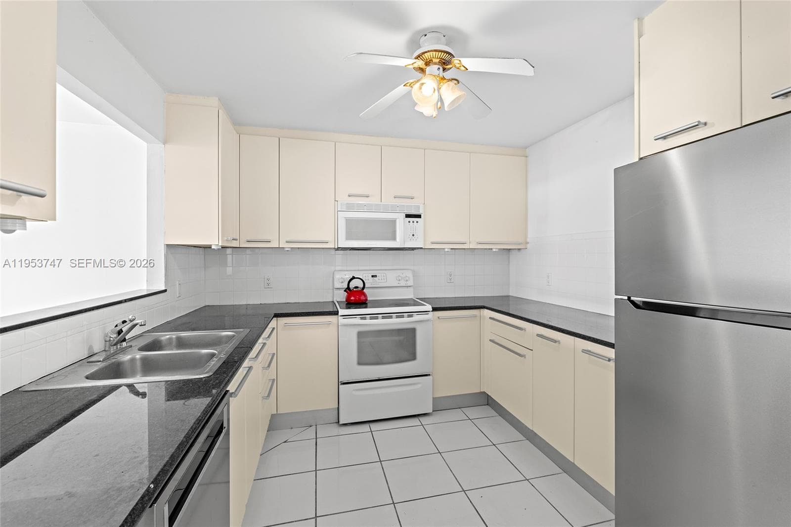 COMMODORE PLAZA CONDO · #1911 in Aventura - Photo 3