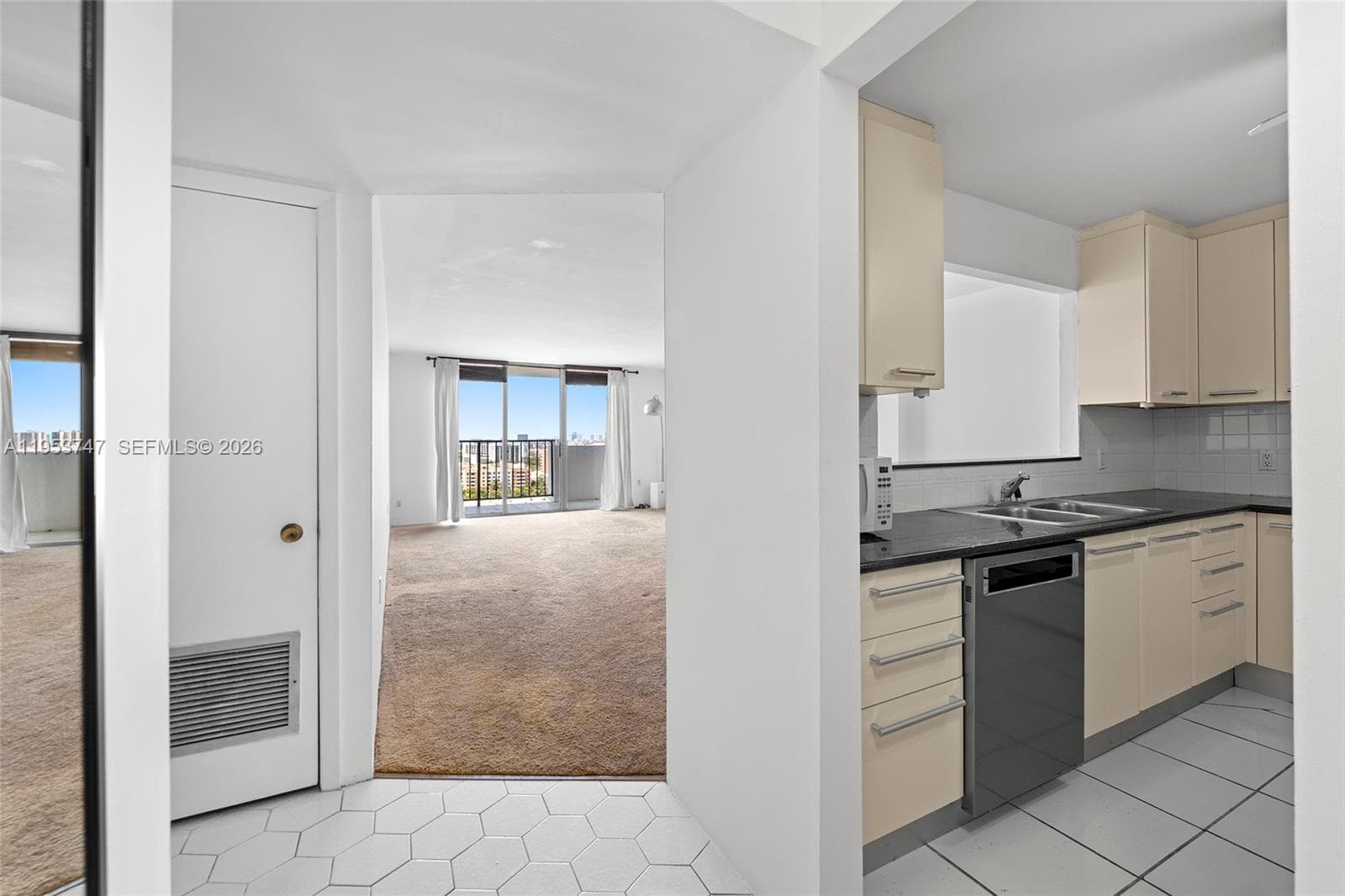 COMMODORE PLAZA CONDO · #1911 in Aventura - Photo 1