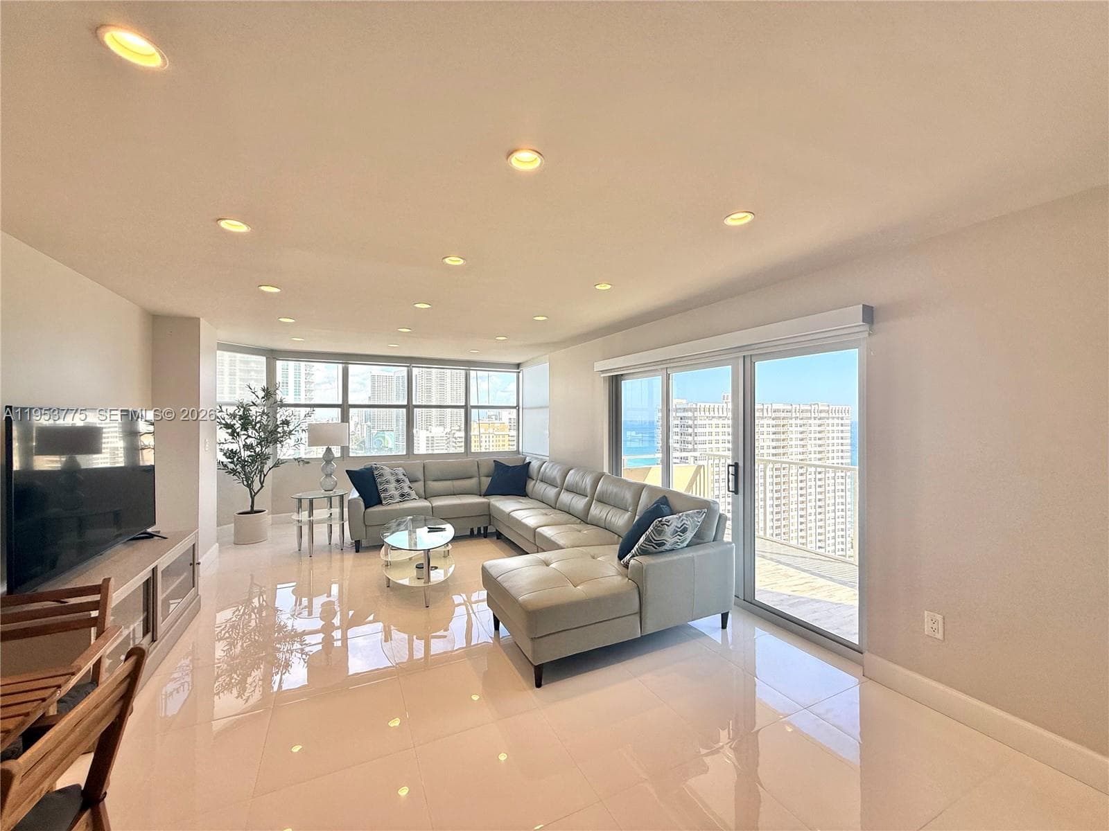 HEMISPHERES CONDO · #22P in Hallandale Beach - Photo 4