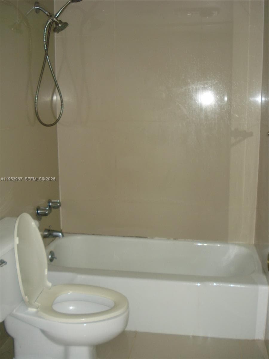 HEMISPHERE CONDO · #10P in Hallandale Beach - Photo 8