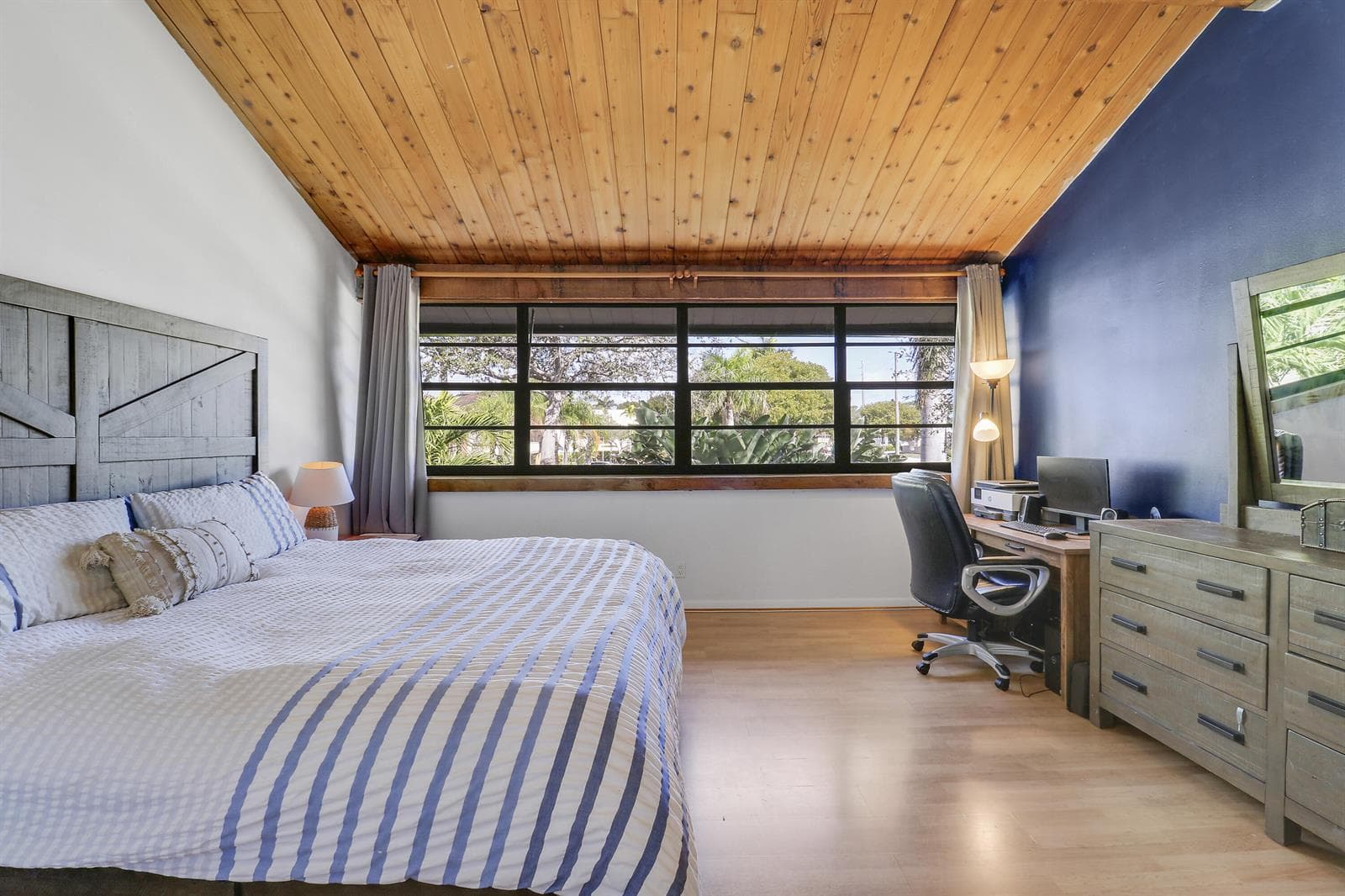 primary suite- 2nd floor