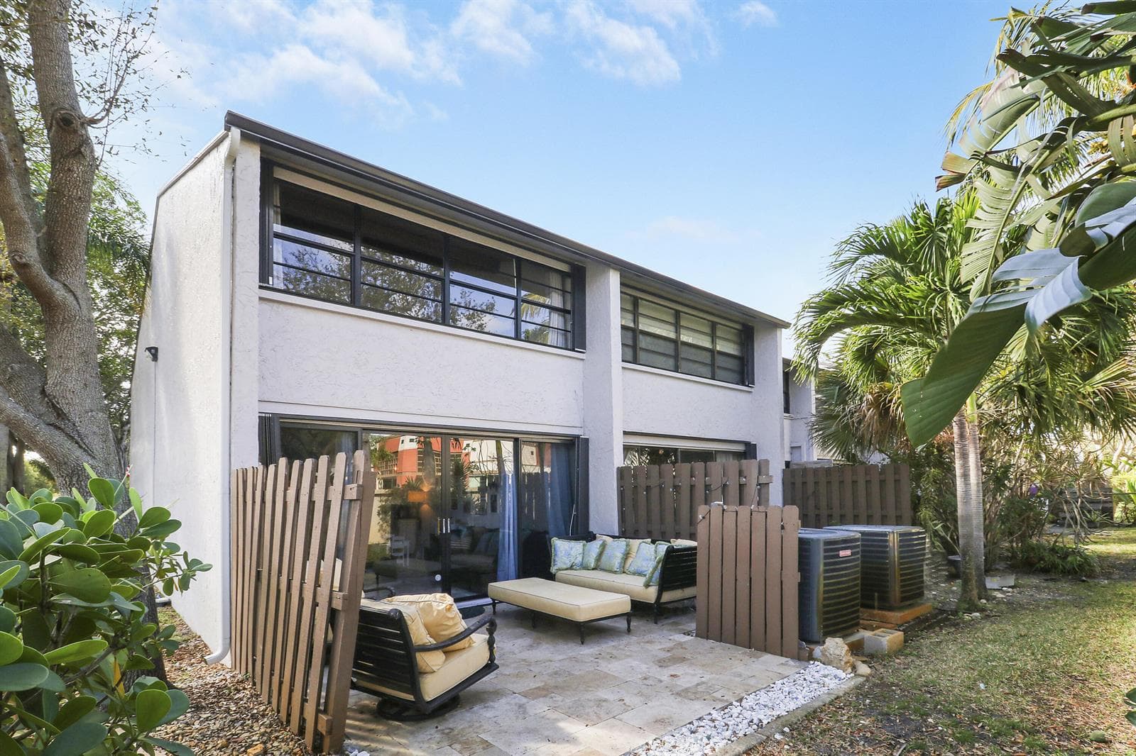 end unit, private patio