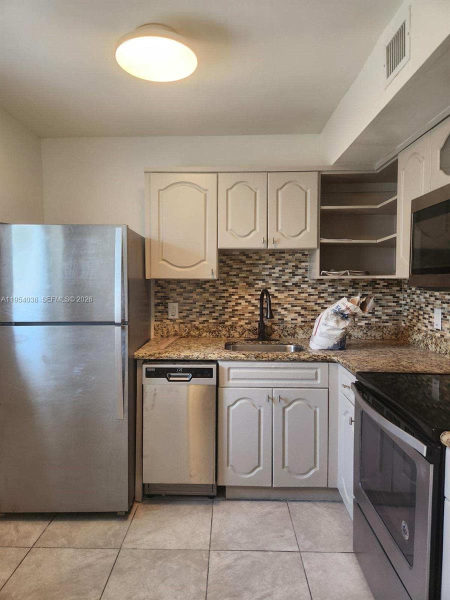 JEFFERSON GARDENS CONDO · #203 in Miami Beach - Photo 3