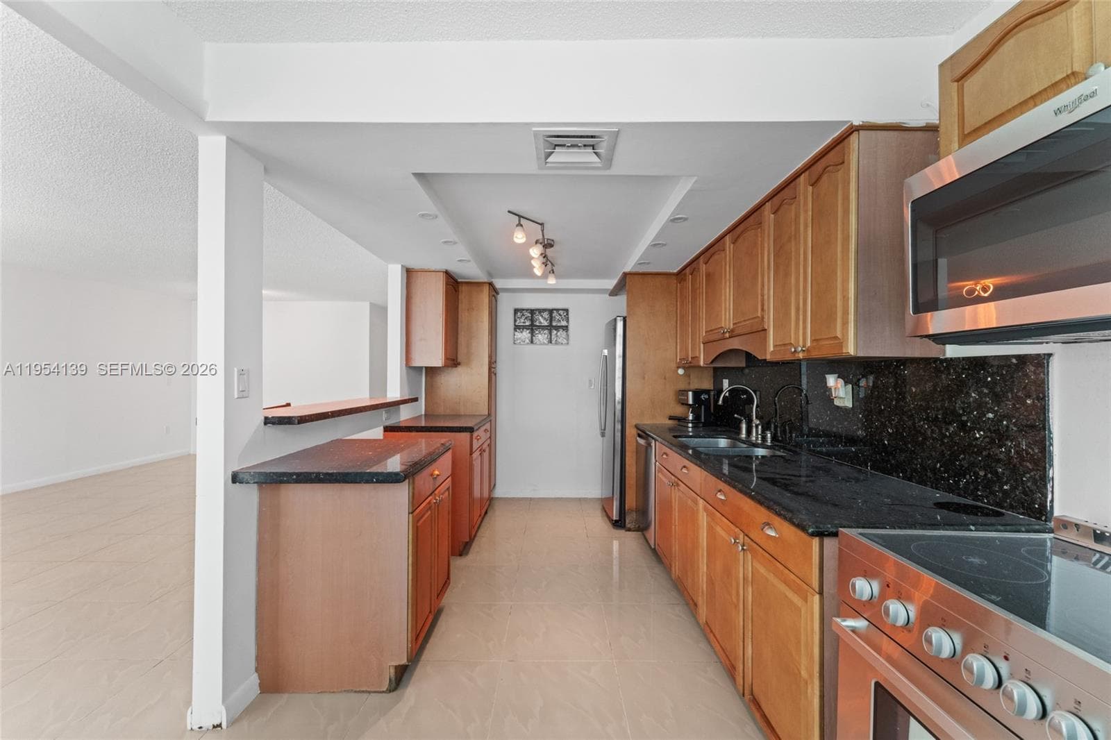 Del Prado · #1701 in Aventura - Photo 11