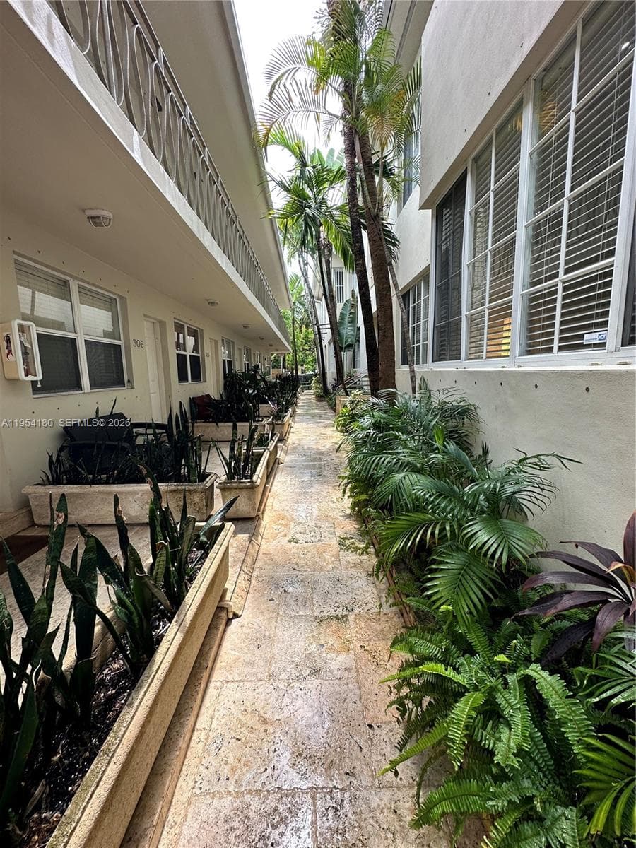 RETREAT CONDO · #105 in Miami Beach - Photo 4