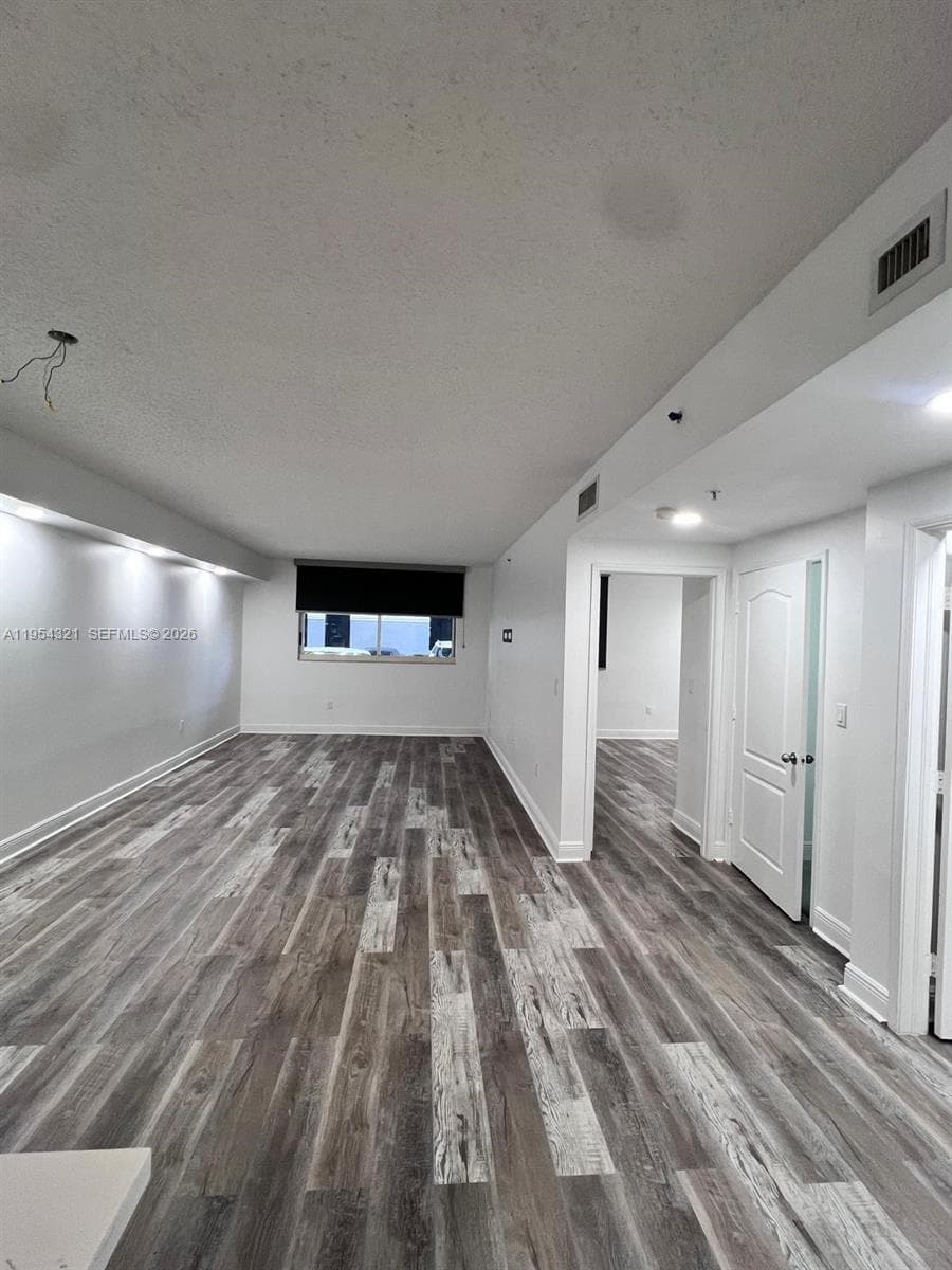 BLUE LAGOON CONDO · #109 in Miami - Photo 2