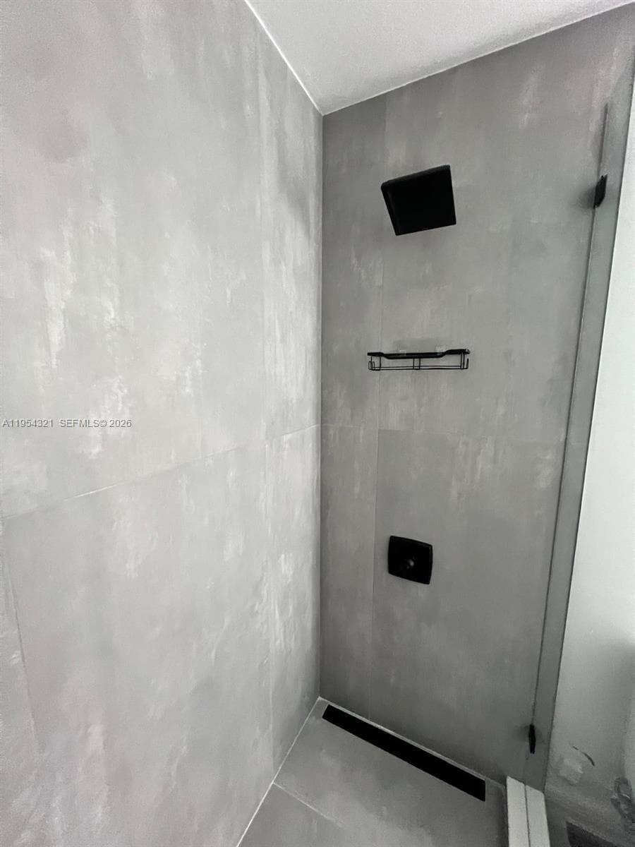 BLUE LAGOON CONDO · #109 in Miami - Photo 19