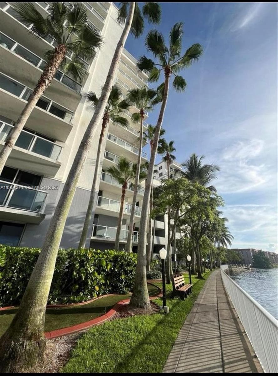 BLUE LAGOON CONDO · #109 in Miami - Photo 37
