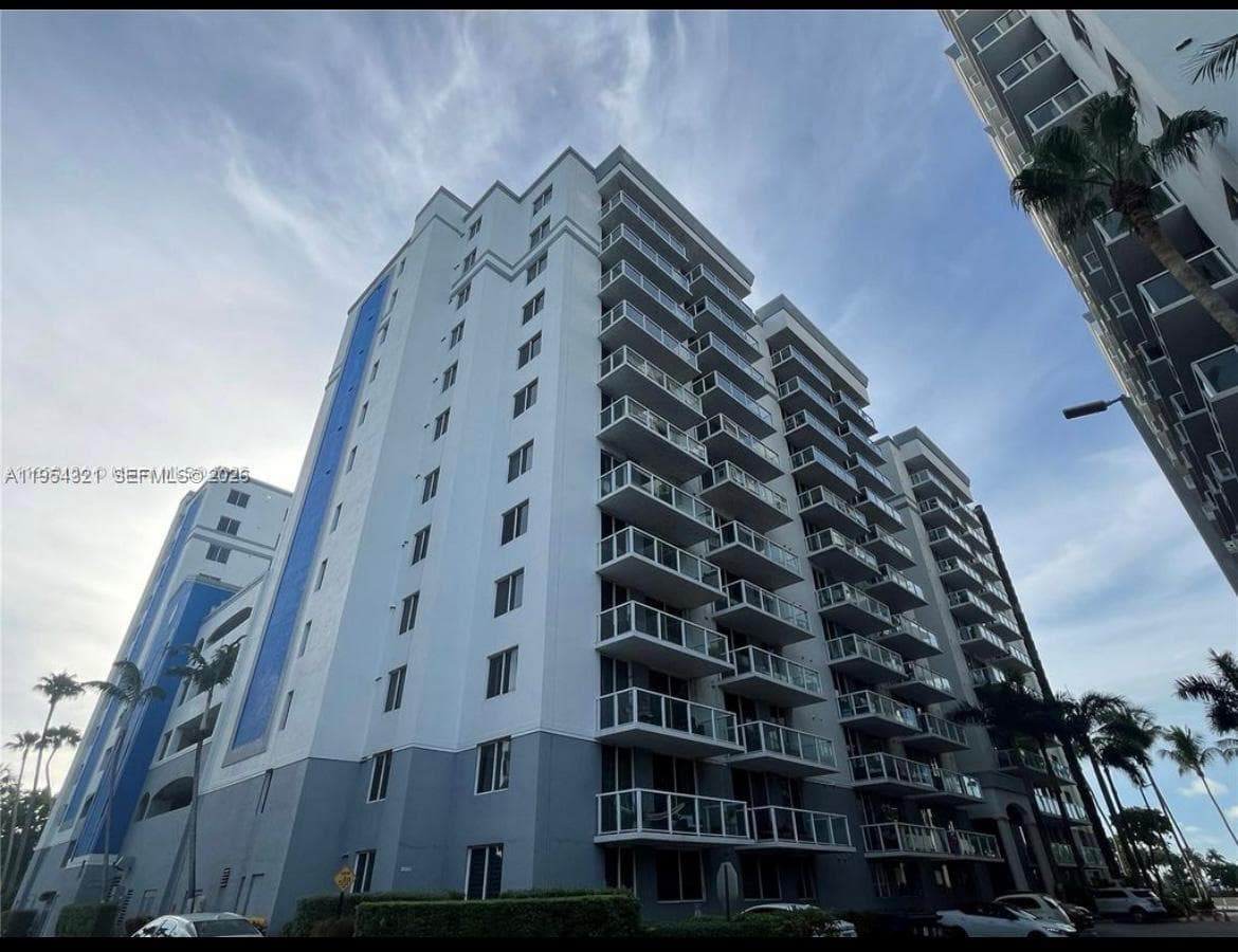 BLUE LAGOON CONDO · #109 in Miami - Photo 32