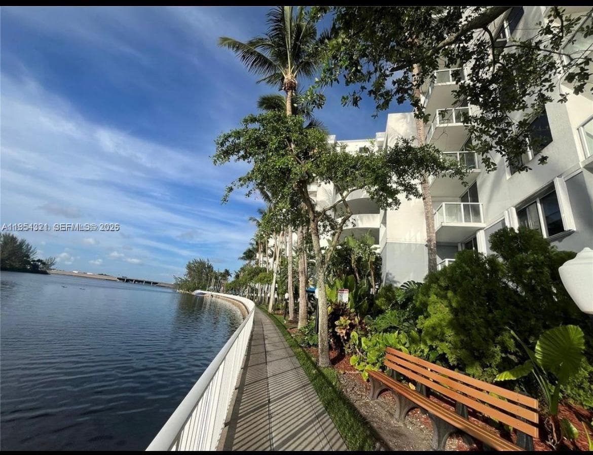 BLUE LAGOON CONDO · #109 in Miami - Photo 36
