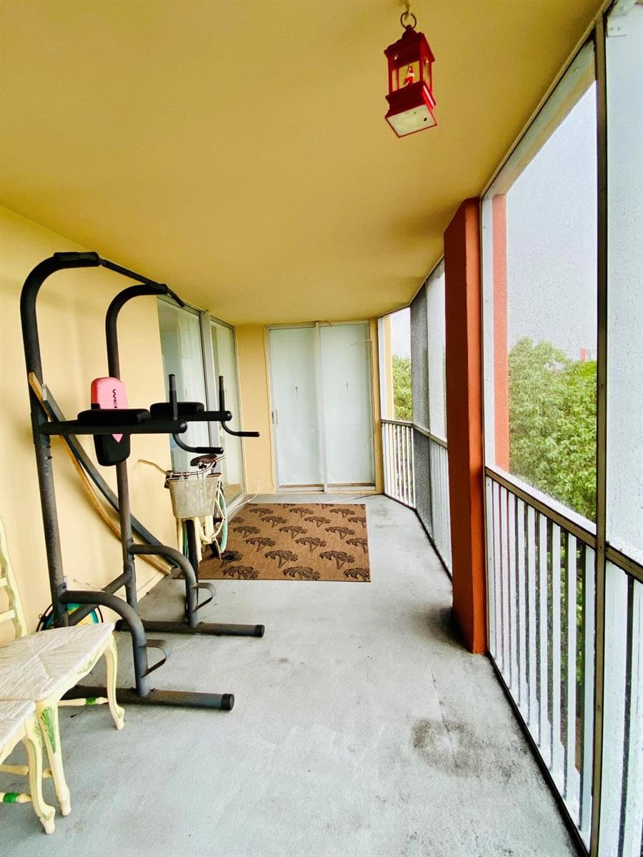 balcony